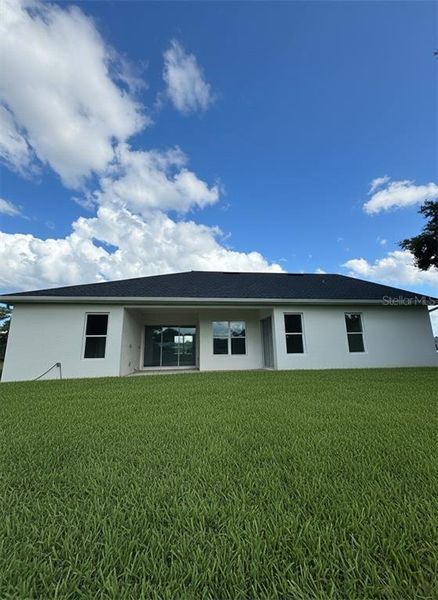 Exterior details and patio area of a home in , Sebring (Image 1).