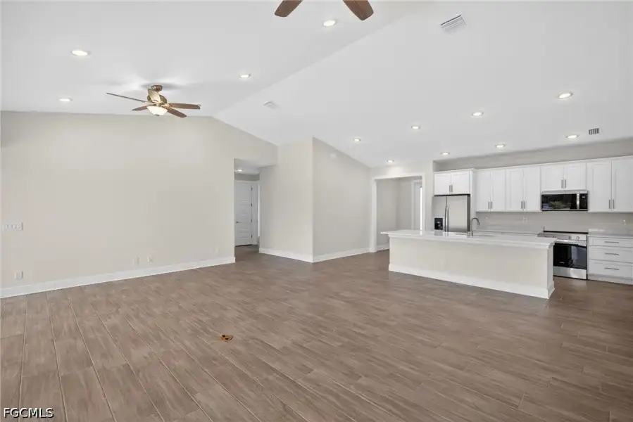Spacious, unfurnished interior of a new home in Cape Coral, Cape Coral (Image 33).