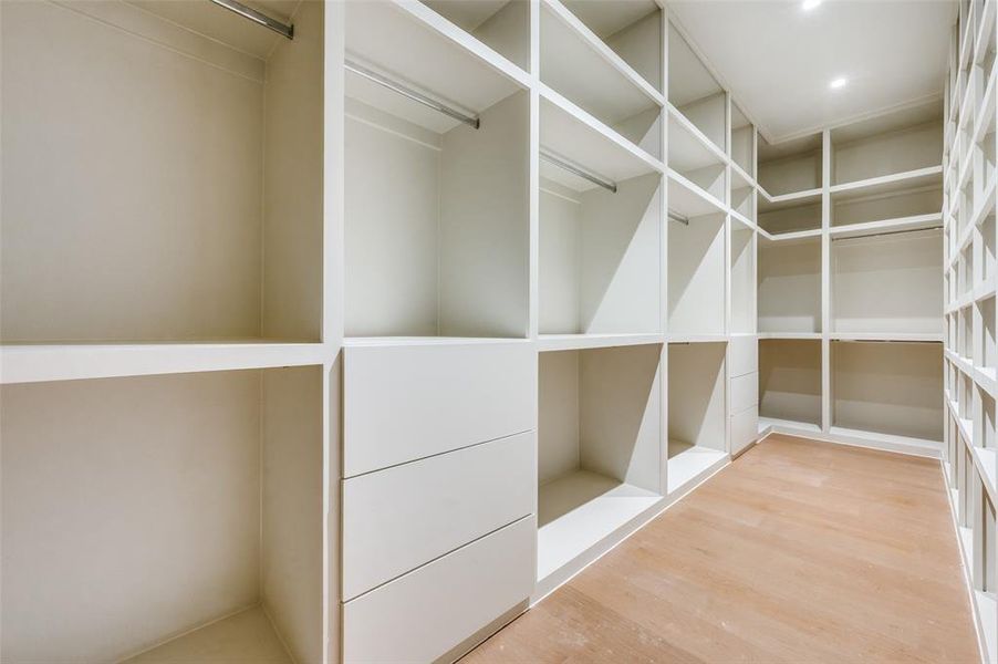 Spacious, unfurnished interior of a new home in , Dallas (Image 21).