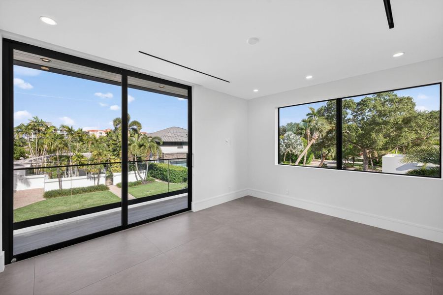 Spacious, unfurnished interior of a new home in , Fort Lauderdale (Image 56). Spacious, unfurnished interior of a new home in , Fort Lauderdale (Image 56).