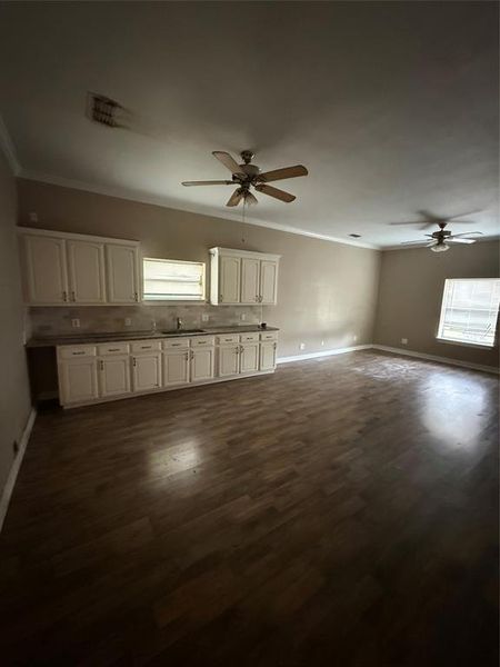 Spacious, unfurnished interior of a new home in , Sweetwater (Image 6).