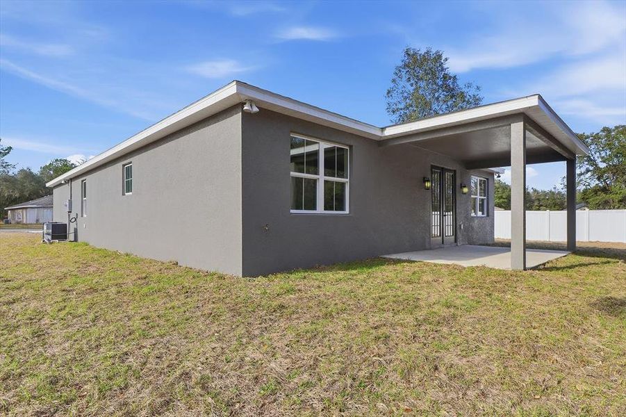Exterior details and patio area of a home in , Ocala (Image 3).