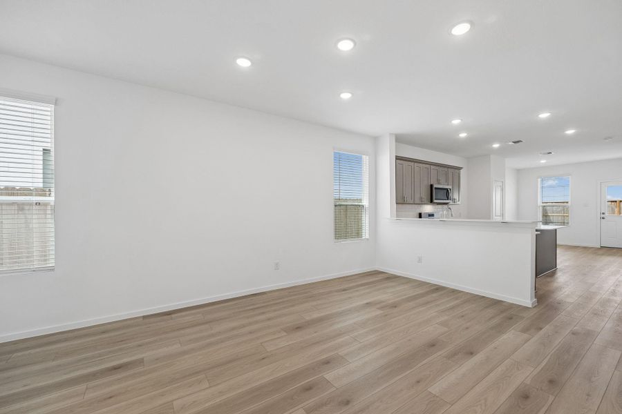 Spacious, unfurnished interior of a new home in Stokesbury, Waller (Image 16).