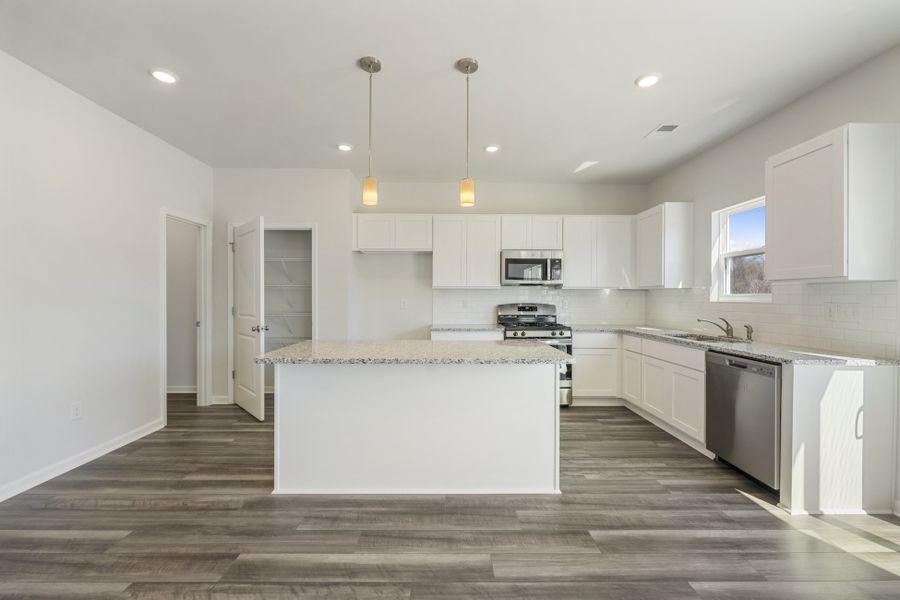 Furnished interior view inside a new home in Richmond Hill, Inman (Image 5).