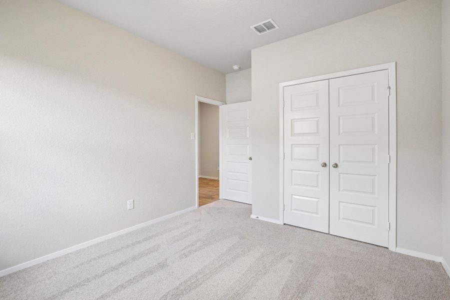 Spacious, unfurnished interior of a new home in Cloverleaf, Austin (Image 23).