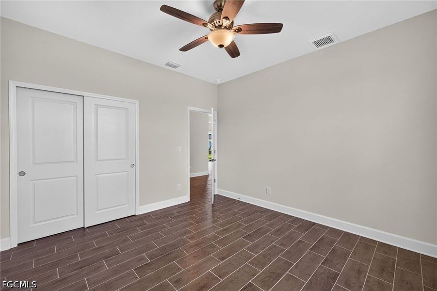 Spacious, unfurnished interior of a new home in Cape Coral, Cape Coral (Image 28).