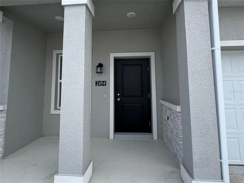 Exterior details and patio area of a home in , Kissimmee (Image 3).