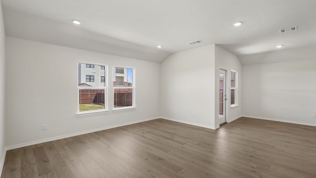 Spacious, unfurnished interior of a new home in Valor Farms, Royse City (Image 21).