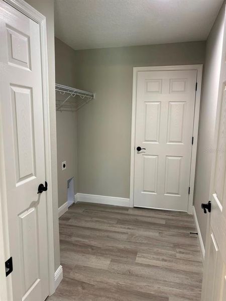 Spacious, unfurnished interior of a new home in , Dunnellon (Image 12).