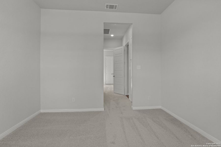 Spacious, unfurnished interior of a new home in Stillwater Ranch, San Antonio (Image 27).