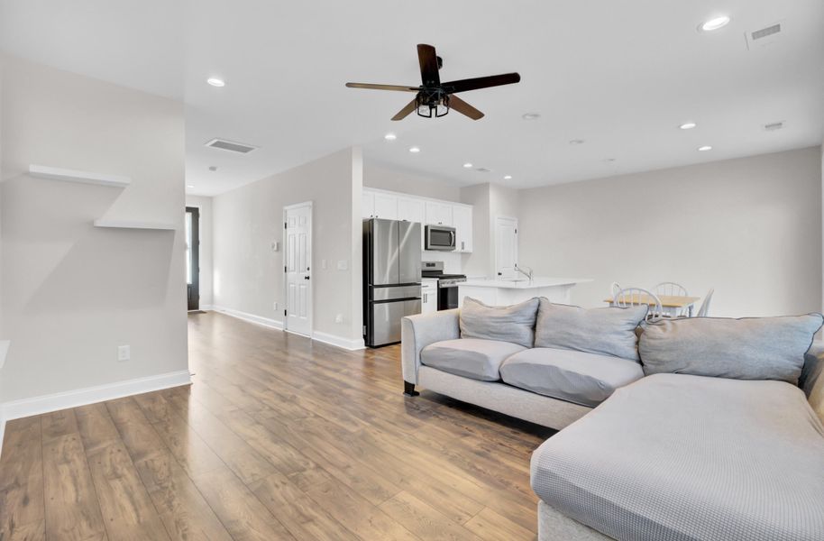 Image 33 of a home in .