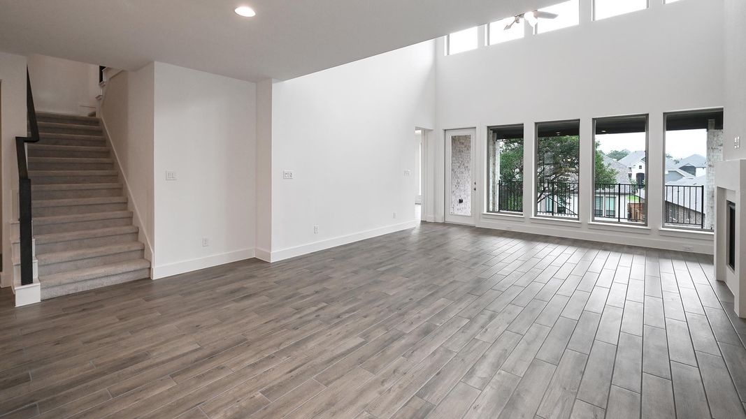 Spacious, unfurnished interior of a new home in 6 Creeks, Kyle (Image 9).