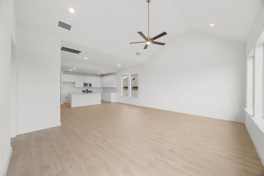 Spacious, unfurnished interior of a new home in Prairie Winds, Hutto (Image 21).