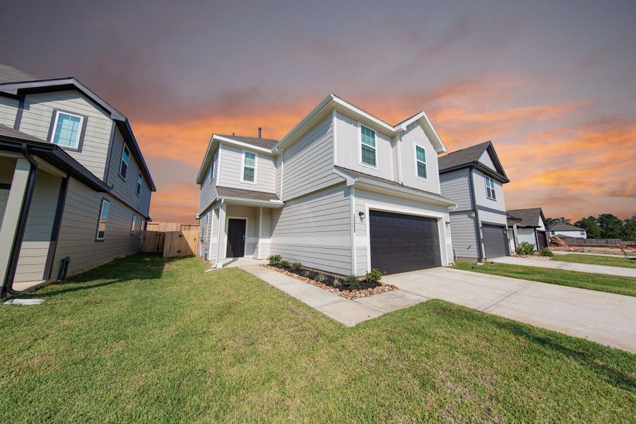 Exterior details and patio area of a home in River's Edge, Conroe (Image 2).