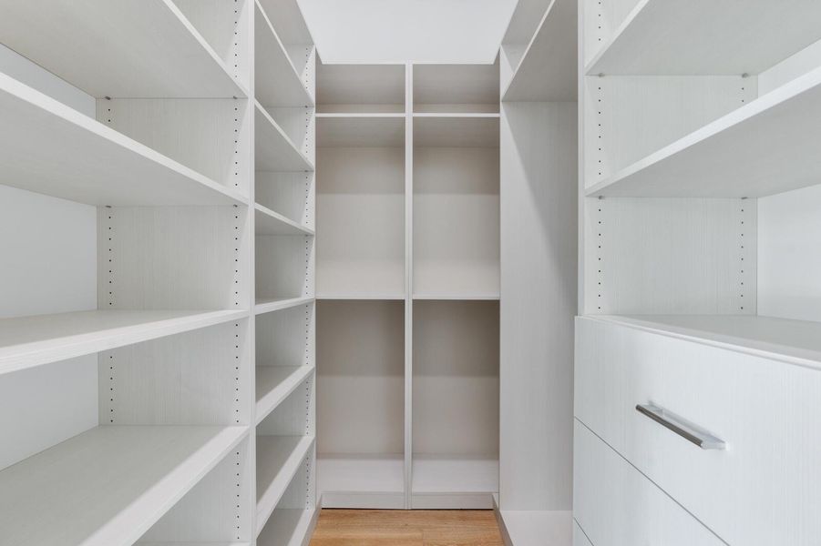 Spacious, unfurnished interior of a new home in , Palm Beach Gardens (Image 33).