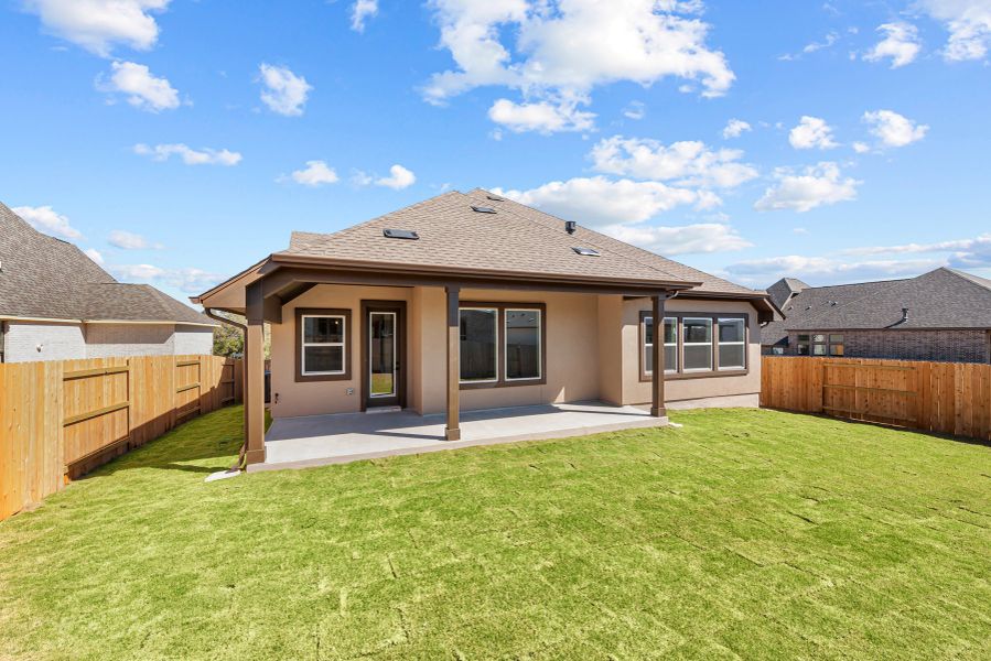 Exterior details and patio area of a home in La Cima, San Marcos (Image 3).
