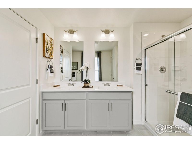 Furnished interior view inside a new home in Settlers Crossing, Commerce City (Image 28).