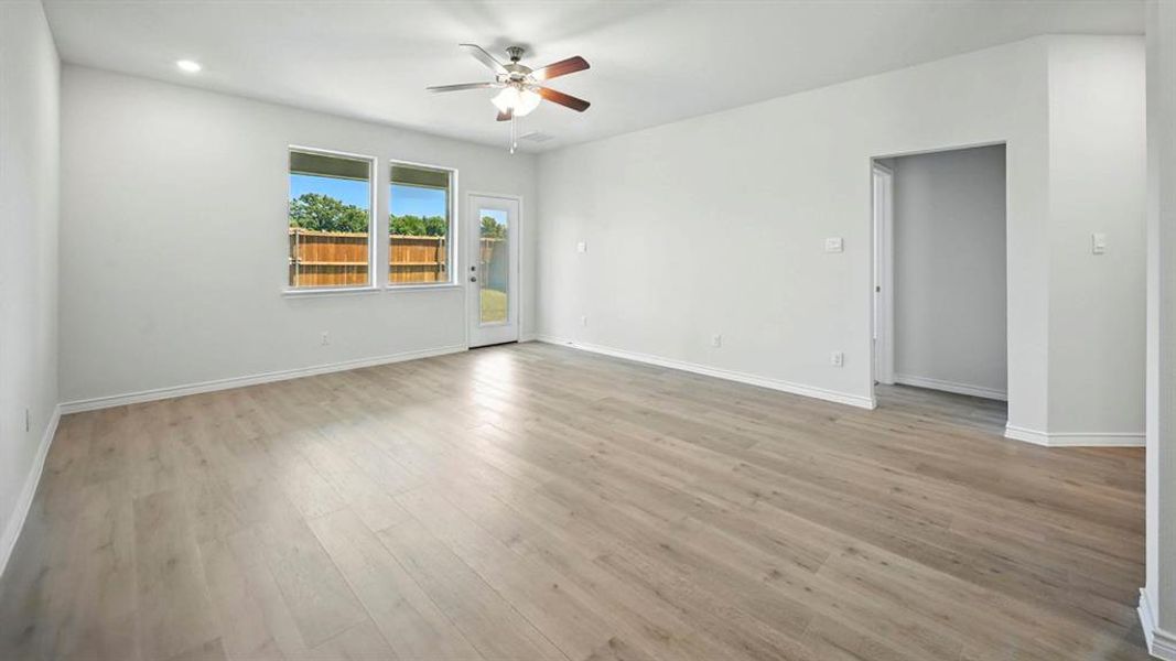 Unfurnished room featuring light wood-style floors and a ceiling fan