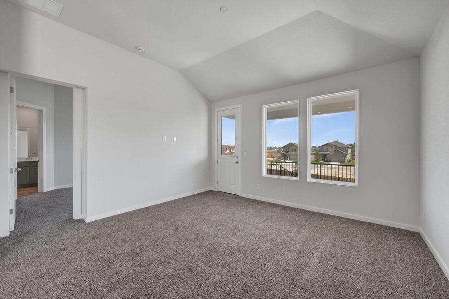 Spacious, unfurnished interior of a new home in The Meadows at Hunters Ranch, San Antonio (Image 31).