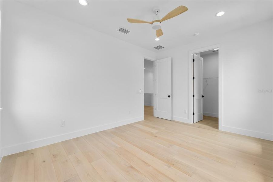 Spacious, unfurnished interior of a new home in , Tampa (Image 28).