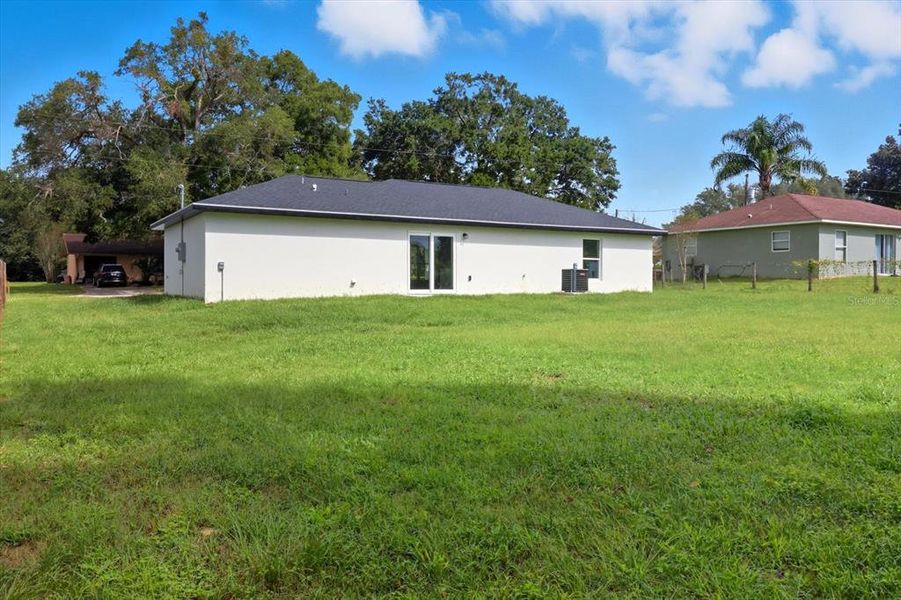 Exterior details and patio area of a home in , Dunnellon (Image 31).