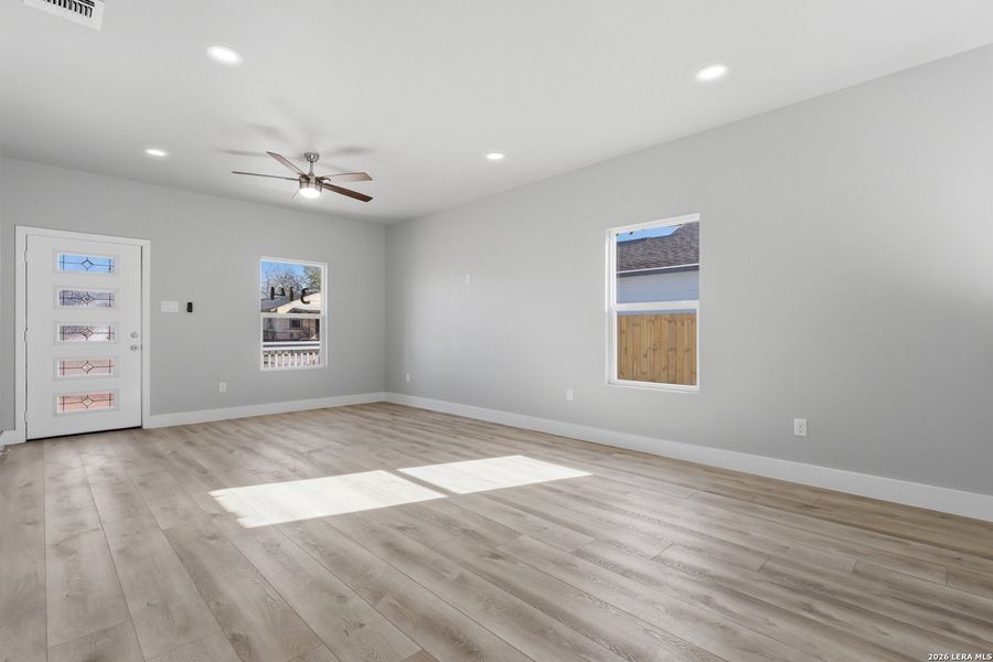 Spacious, unfurnished interior of a new home in , San Antonio (Image 24).