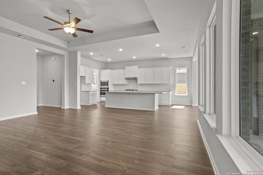 Spacious, unfurnished interior of a new home in Stillwater Ranch, San Antonio (Image 24).