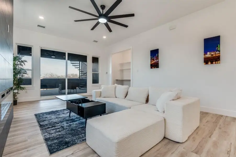 Stunning second living area designed for sunrise and sunset viewing, featuring uninterrupted panoramic skyline views that elevate everyday living. Stunning second living area designed for sunrise and sunset viewing, featuring uninterrupted panoramic skyline views that elevate everyday living.