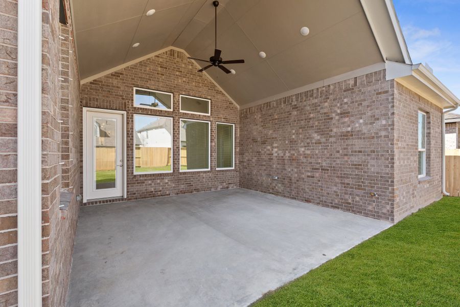 Exterior details and patio area of a home in Riceland, Mont Belvieu (Image 3).