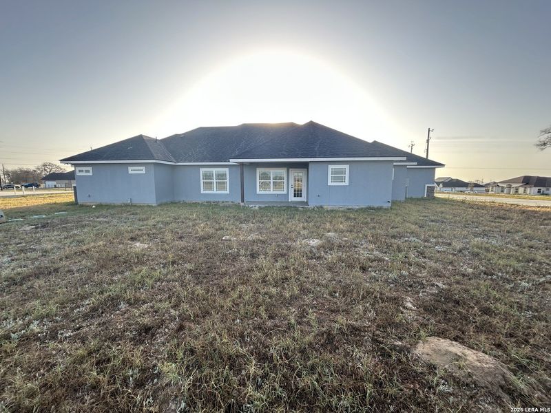 Exterior details and patio area of a home in , La Vernia (Image 3).