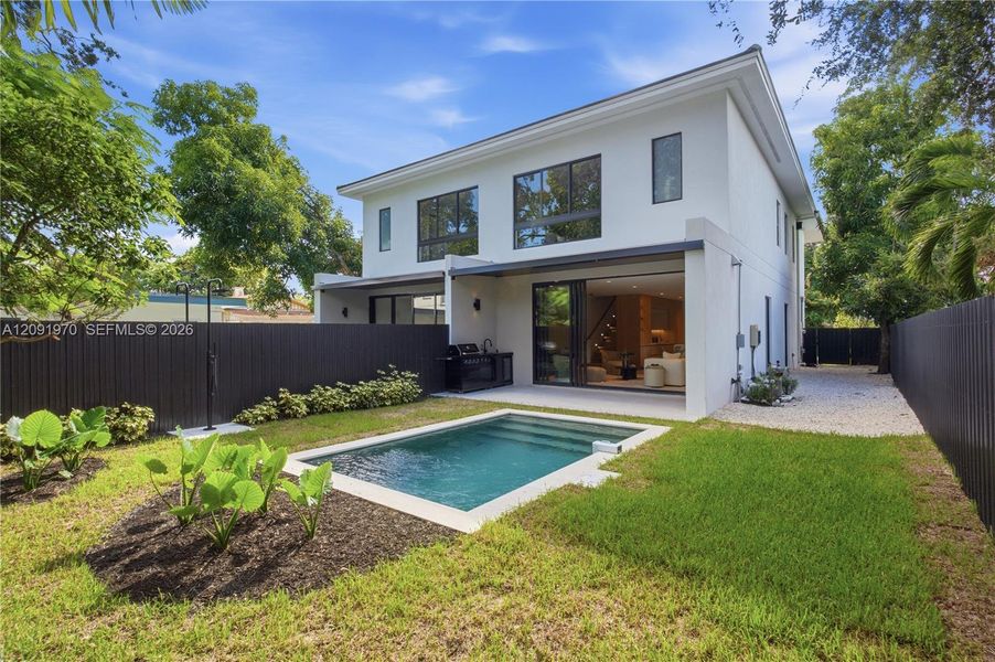Exterior details and patio area of a home in , Miami (Image 29).