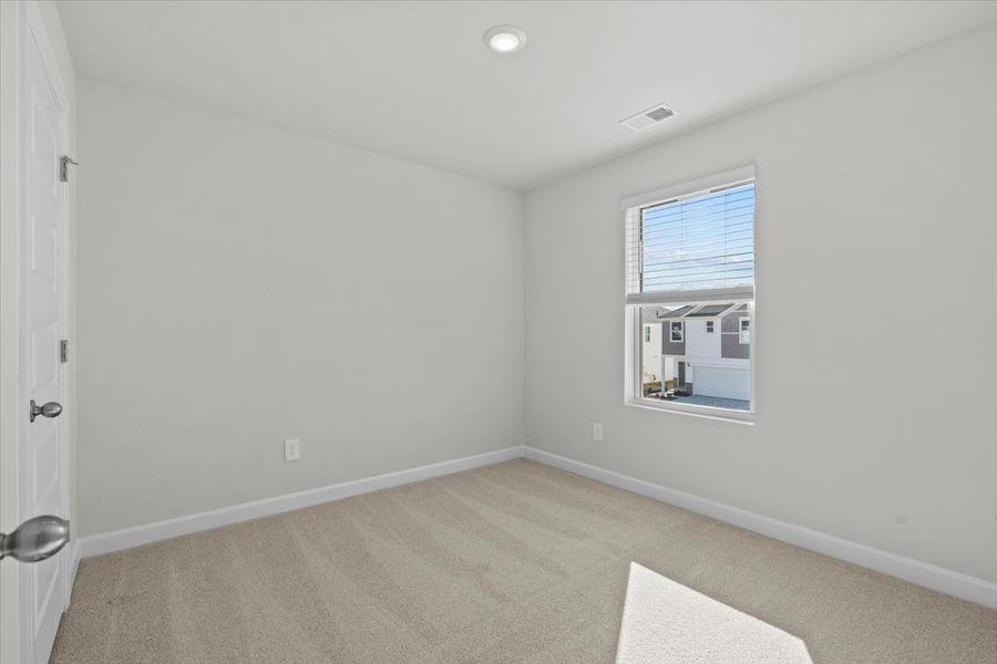 Spacious, unfurnished interior of a new home in Pleasant Brook, Greenville (Image 19).