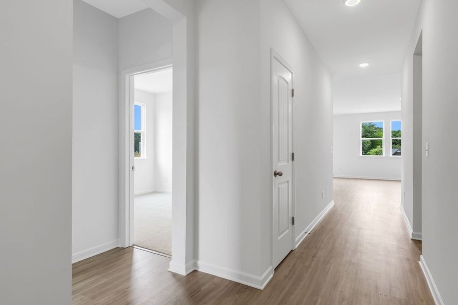 Spacious, unfurnished interior of a new home in Three Rivers, Rome (Image 13).