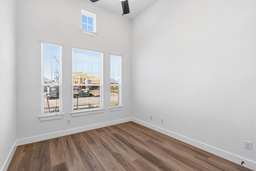 Spacious, unfurnished interior of a new home in Wood Leaf Reserve, Tomball (Image 19).