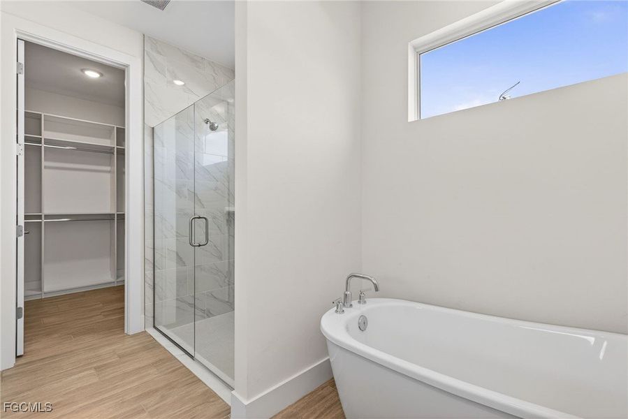 Furnished interior view inside a new home in Cape Coral, Cape Coral (Image 15).