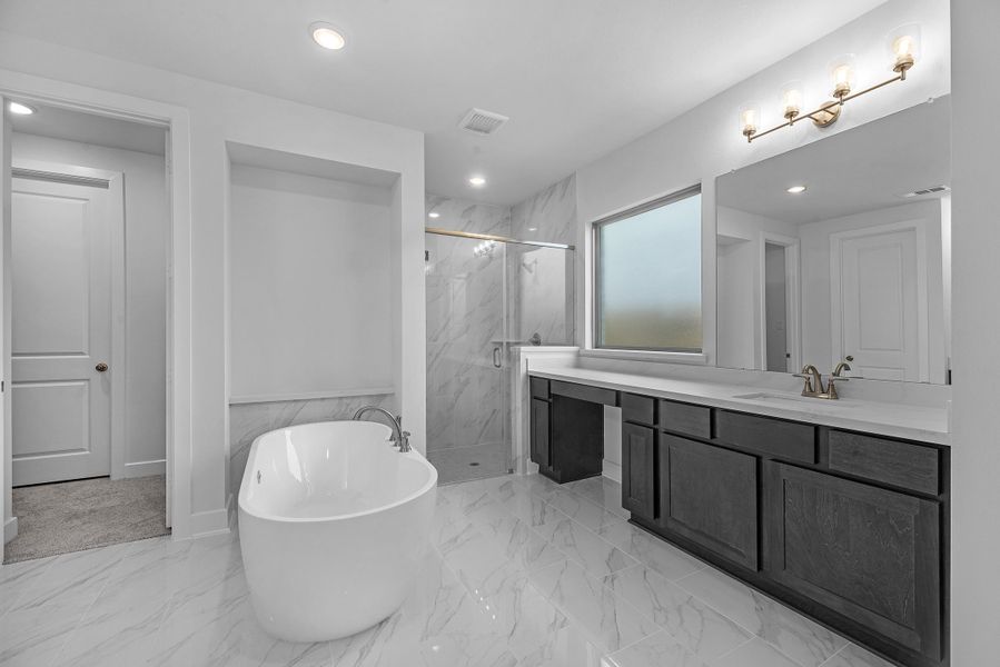Furnished interior view inside a new home in Sienna, Missouri City (Image 8).