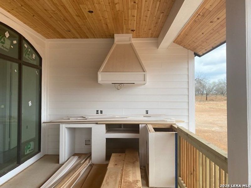Exterior details and patio area of a home in , Floresville (Image 7).