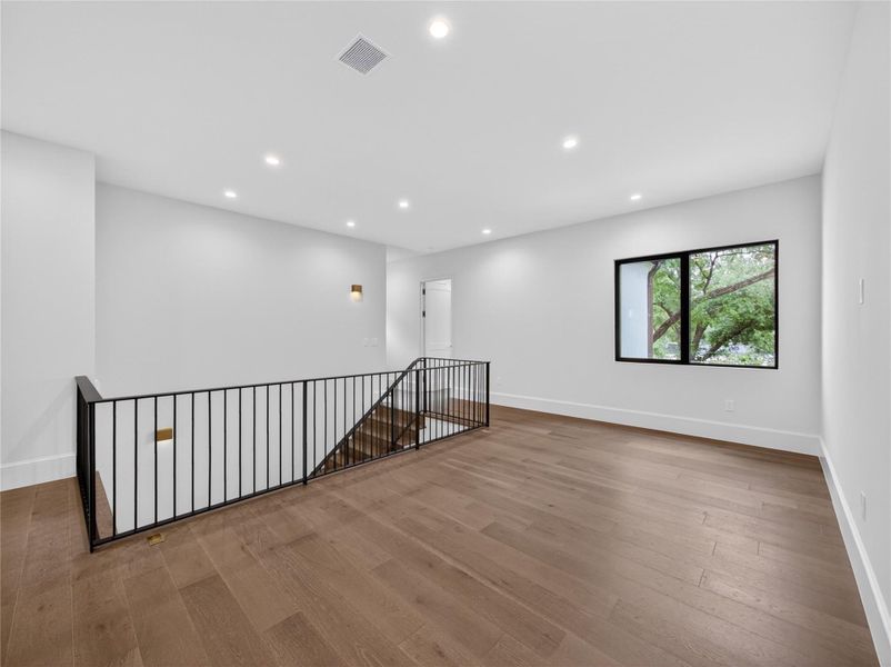 Spacious, unfurnished interior of a new home in , Austin (Image 27).