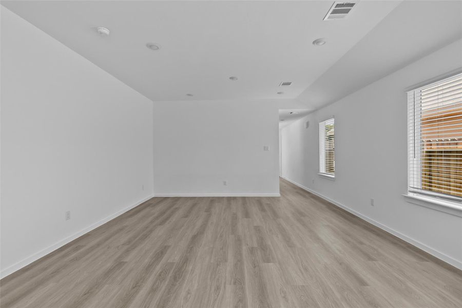 Spacious, unfurnished interior of a new home in Venetian Pines, Conroe (Image 15). Spacious, unfurnished interior of a new home in Venetian Pines, Conroe (Image 15).