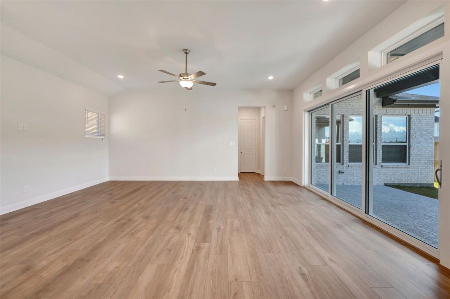 Spacious, unfurnished interior of a new home in Riceland - Enclave Row Collection, Mont Belvieu (Image 16).