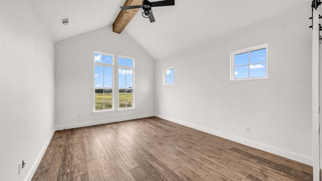 Spacious, unfurnished interior of a new home in Oak Water Ranch, Granbury (Image 13).