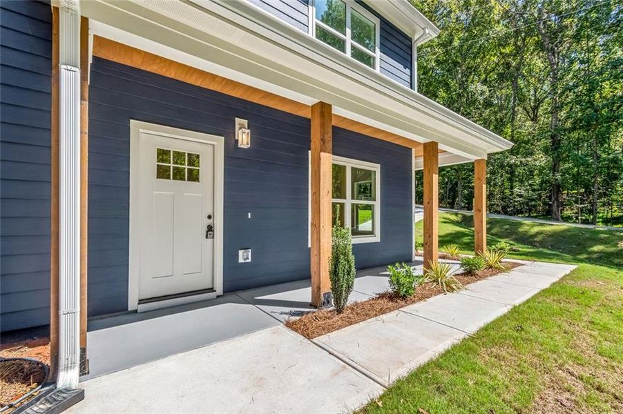 Exterior details and patio area of a home in , Murrayville (Image 4).