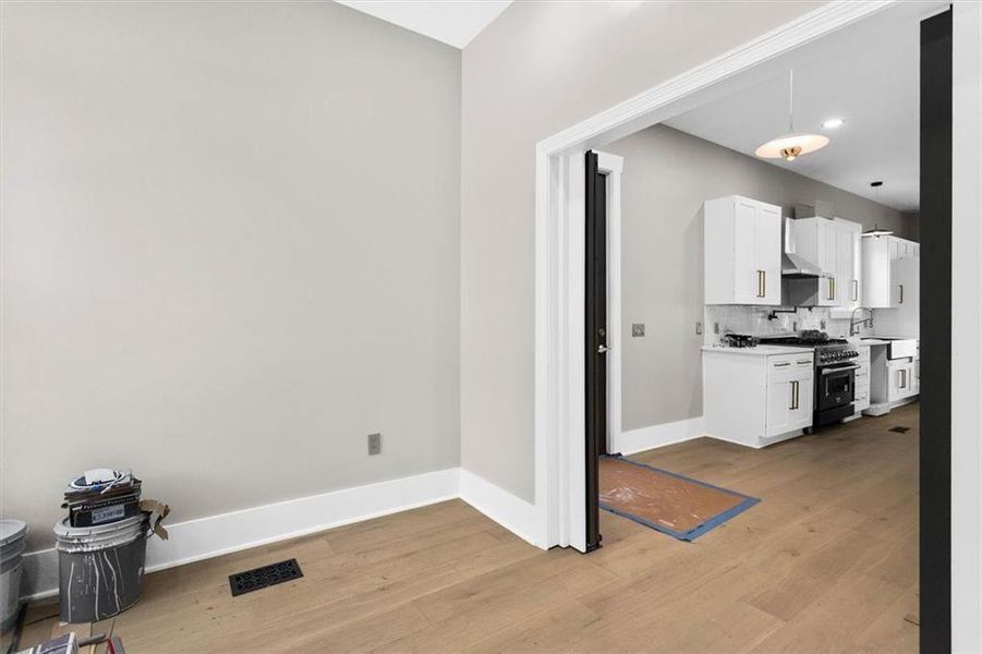 Spacious, unfurnished interior of a new home in , Atlanta (Image 38).