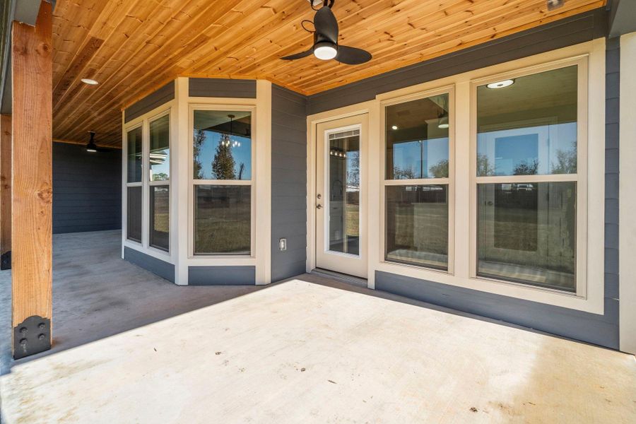 Exterior details and patio area of a home in , Onalaska (Image 30).