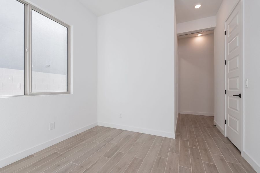 Spacious, unfurnished interior of a new home in Soleo, San Tan Valley (Image 11).