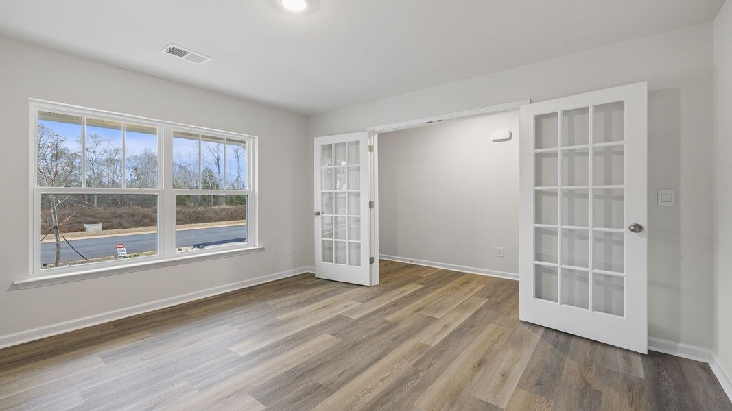 Spacious, unfurnished interior of a new home in Bentley Park, Greenwood (Image 14).