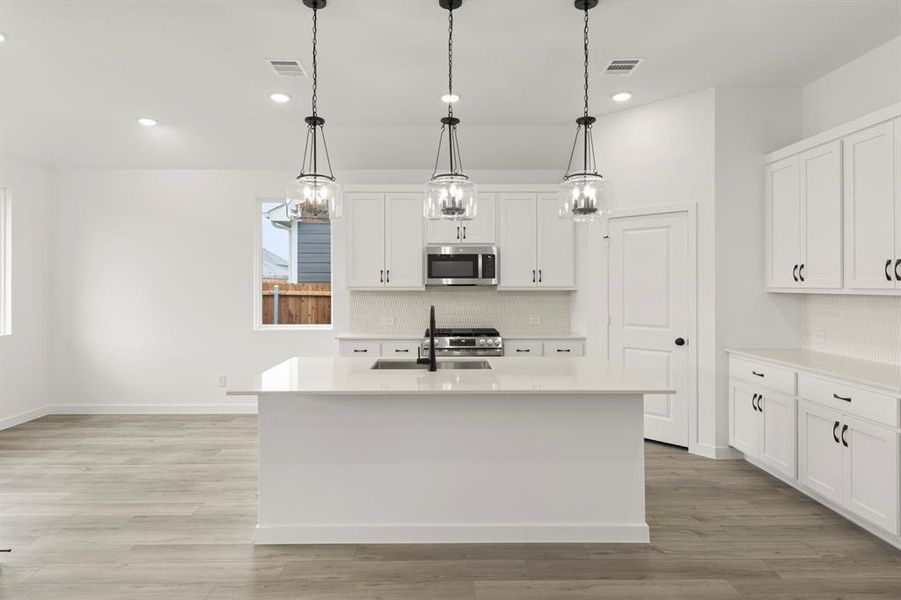 10. 1512 Eagle Meadow - Kitchen 10. 1512 Eagle Meadow - Kitchen