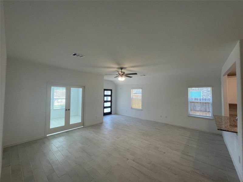 Spacious, unfurnished interior of a new home in Lago Mar, Texas City (Image 36). Spacious, unfurnished interior of a new home in Lago Mar, Texas City (Image 36).