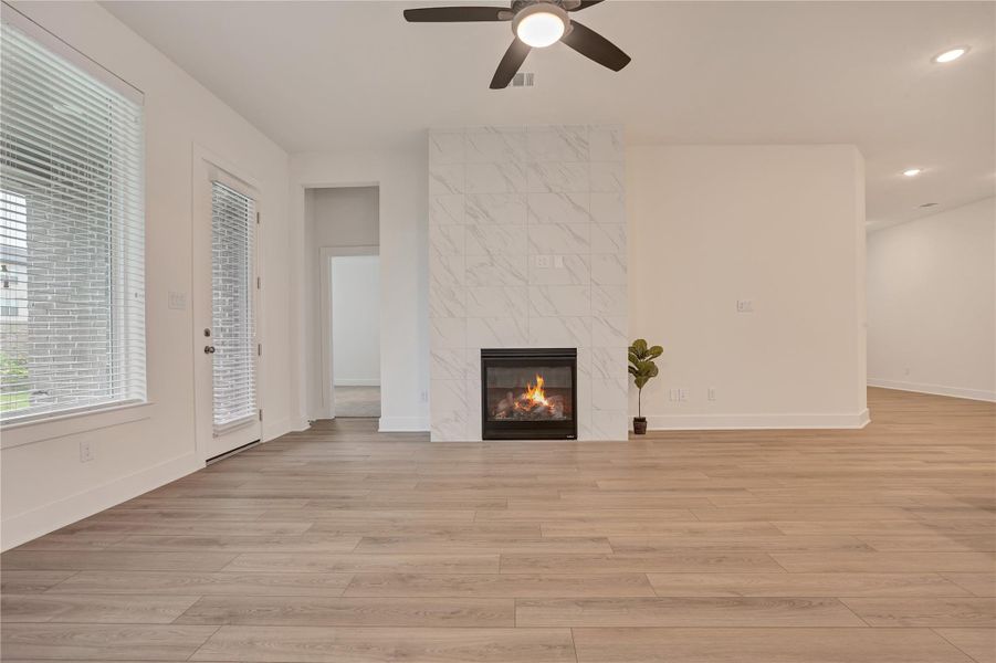 Spacious, unfurnished interior of a new home in Cross Creek Ranch 45′, Fulshear (Image 19).