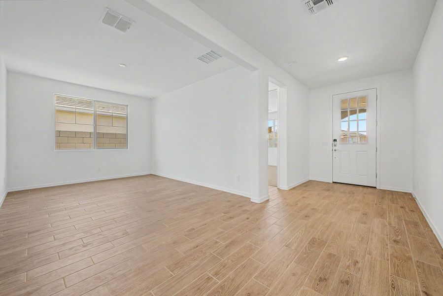 Spacious, unfurnished interior of a new home in Las Ventanas, Goodyear (Image 8).